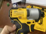 Máy vặn vít dùng pin 20V DeWalt DCF840M2 (KÈM 02 PIN 4.0 + SẠC)